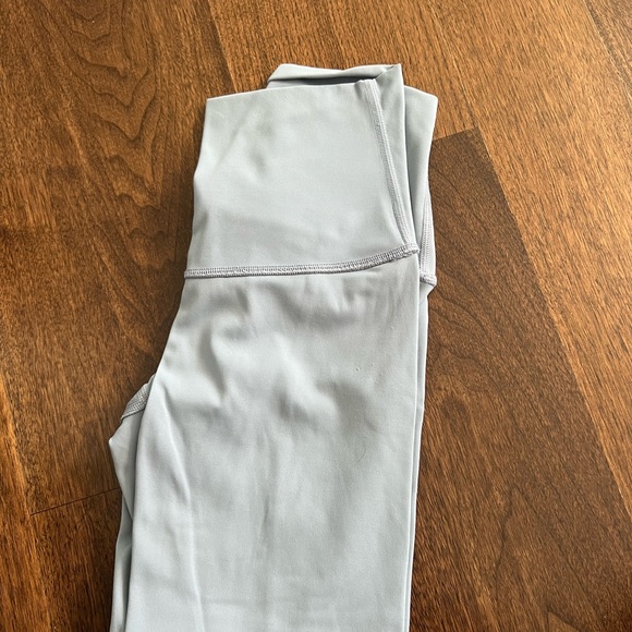 Wunder Train Scalloped Hem High Rise Crop ‘23 - Picture 9 of 9